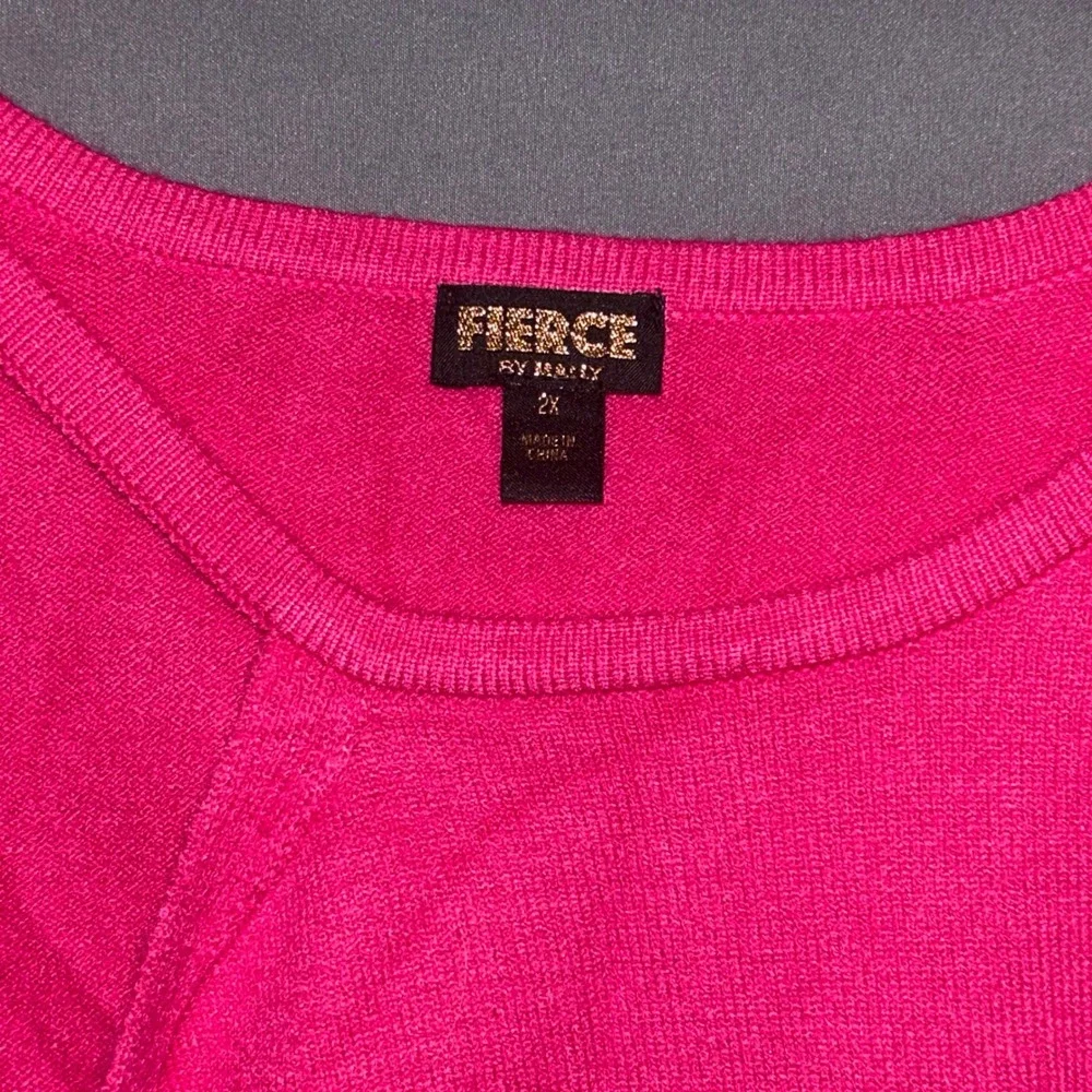 Mally Roncal Fierce By Mally Hot Pink Cut Out Sweater Rose Brooch 2X NWOT - Picture 5 of 6